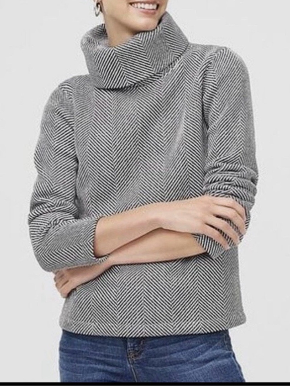 Long-sleeve funnelneck pullover